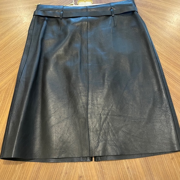 Gucci leather skirt from Tom Ford collection. Black cut edge with suede details. - Picture 3 of 8